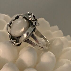 Silver and pearl ladies ring size 8